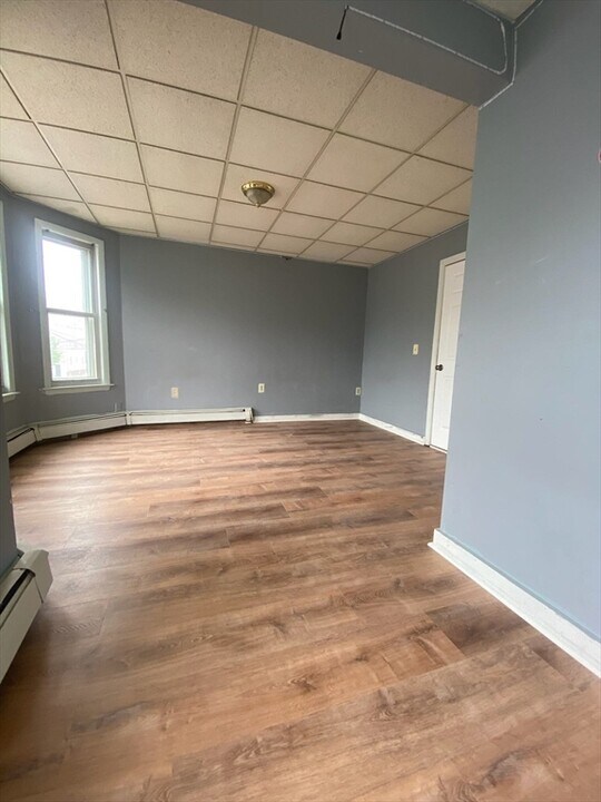 220 E Eagle St in Boston, MA - Building Photo