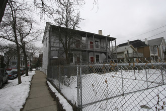 1034 W Wellington Ave in Chicago, IL - Foto de edificio - Building Photo