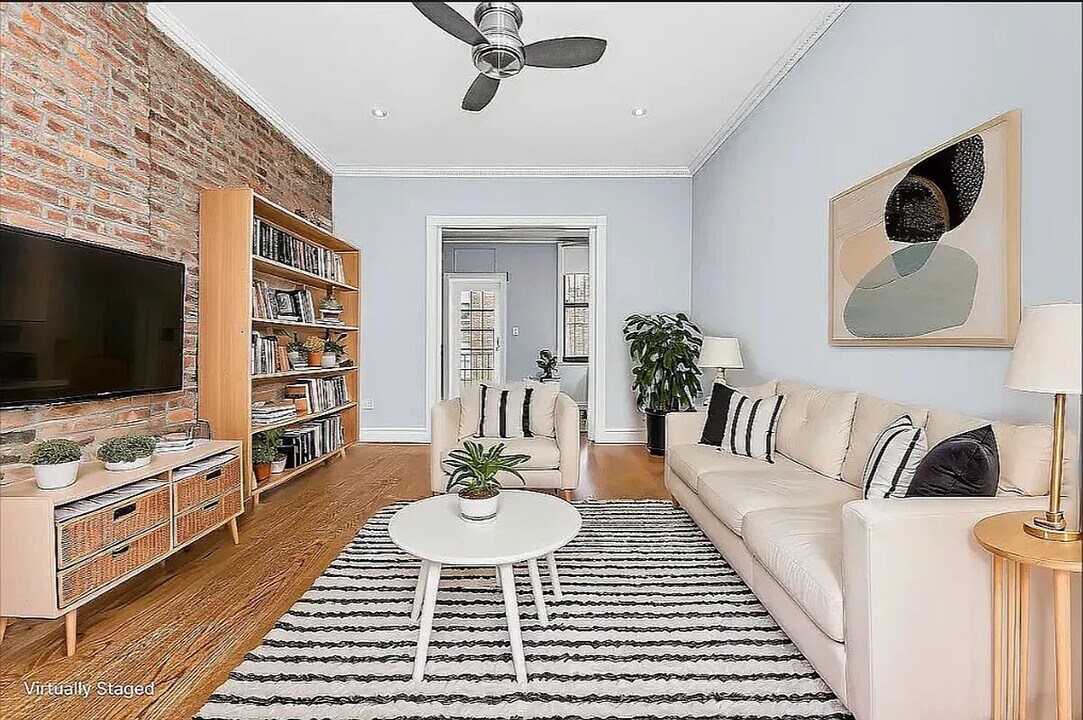 722 10th Ave in New York, NY - Building Photo