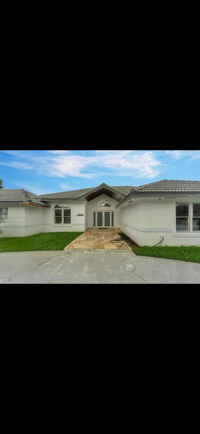 19905 SW 135th Ave in Miami, FL - Building Photo - Building Photo