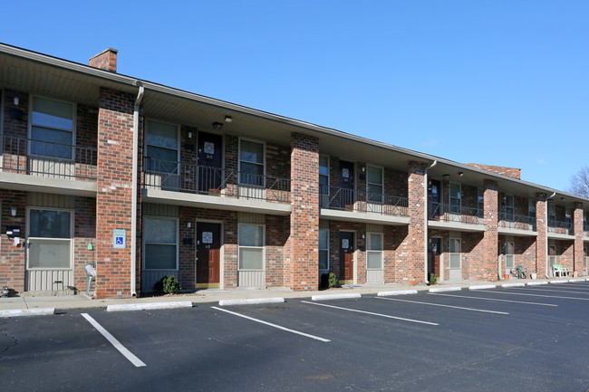 The Rockford Arms Apartment Community in Shively, KY - Building Photo - Building Photo