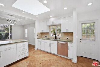 2350 Malcolm Ave in Los Angeles, CA - Building Photo - Building Photo