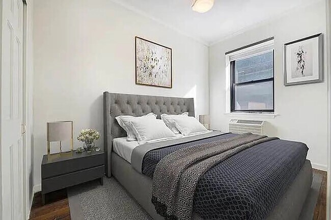 314 W 58th St in New York, NY - Building Photo - Building Photo