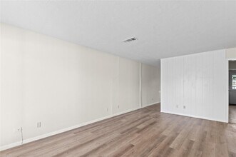 930 Cable St in Conroe, TX - Building Photo - Building Photo