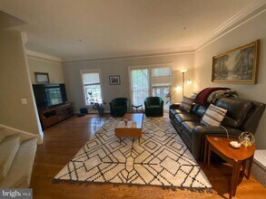 8143 Skelton Cir in Falls Church, VA - Building Photo - Building Photo