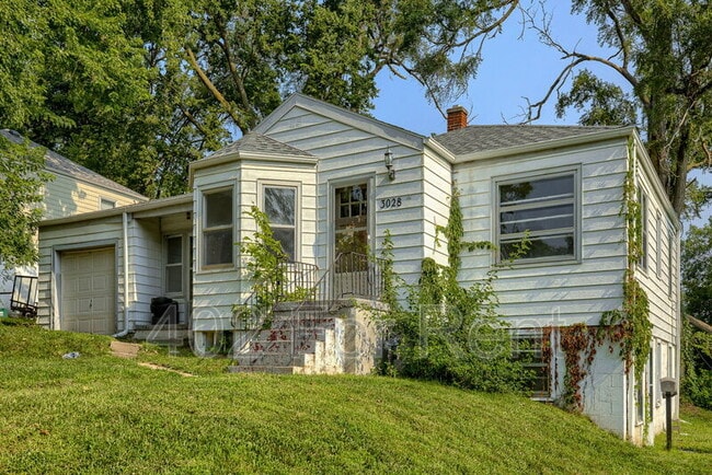 3028 Whitmore St in Omaha, NE - Building Photo - Building Photo