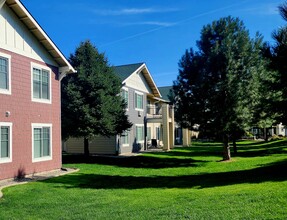 Selkirk Lodge Apartments in Spokane, WA - Foto de edificio - Building Photo