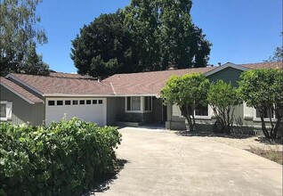 570 La Mesa Dr in Menlo Park, CA - Building Photo - Building Photo