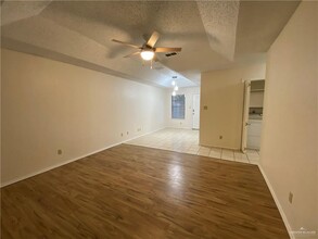 2132 W Iris Ave in McAllen, TX - Building Photo - Building Photo