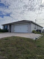 636 Wilmington Pkwy in Cape Coral, FL - Building Photo
