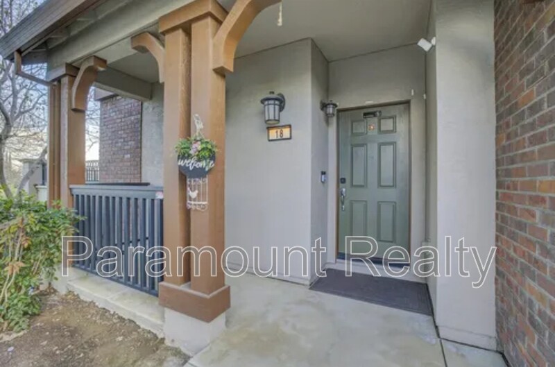 18 S Rio Rapido Dr in Mountain House, CA - Foto de edificio