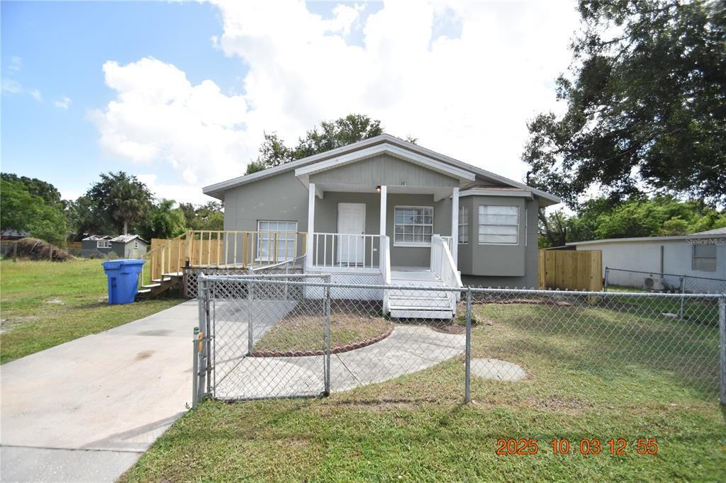 718 Oak St SW in Ruskin, FL - Building Photo