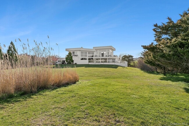 3 Old Meadow Bend in Westhampton Beach, NY - Building Photo - Building Photo