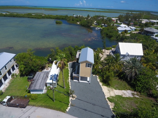 2 Beach Dr