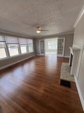 216 E 49th St, Unit 216 in Indianapolis, IN - Building Photo - Building Photo