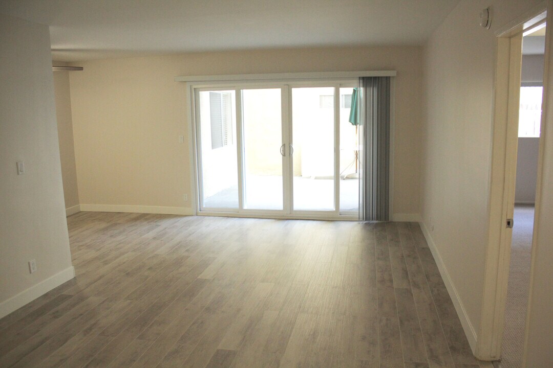 330 N Crescent Dr in Beverly Hills, CA - Building Photo