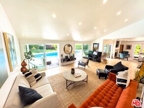 4327 Cezanne Ave in Los Angeles, CA - Building Photo - Building Photo