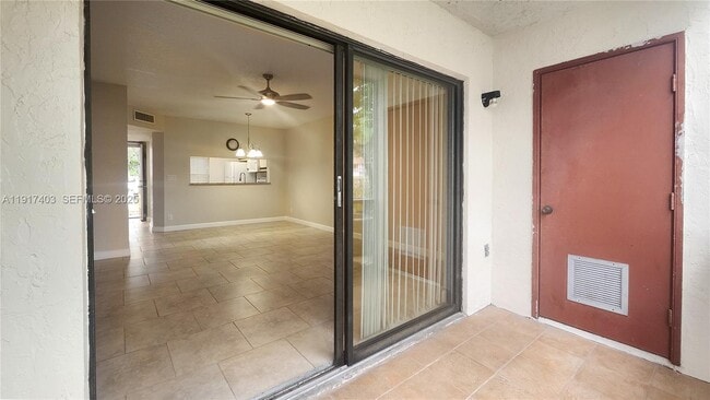 2562 NW 89th Dr, Unit 2562 in Coral Springs, FL - Foto de edificio - Building Photo
