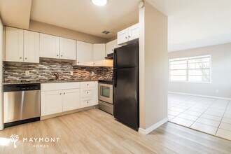 625 58th St S in Gulfport, FL - Foto de edificio - Building Photo