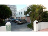 3624 Collins Ave in Miami Beach, FL - Foto de edificio - Building Photo