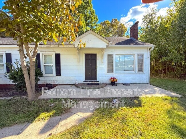 629 Tuckaseege Rd in Mount Holly, NC - Building Photo - Building Photo