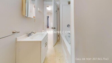 101 Sanford St in Bangor, ME - Foto de edificio - Building Photo