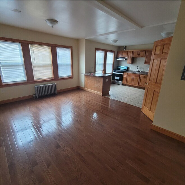 742 River St in Hyde Park, MA - Building Photo - Building Photo