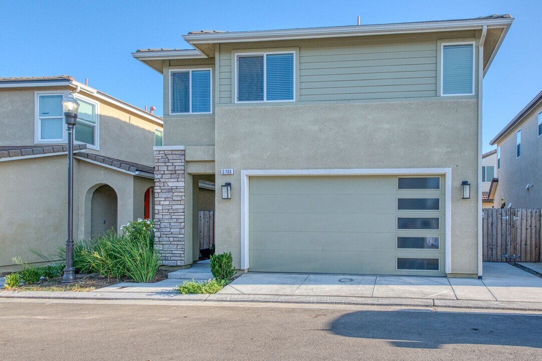3764 Highpark Way in Clovis, CA - Building Photo
