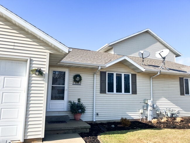 13057 Velp Ave in Green Bay, WI - Building Photo - Building Photo