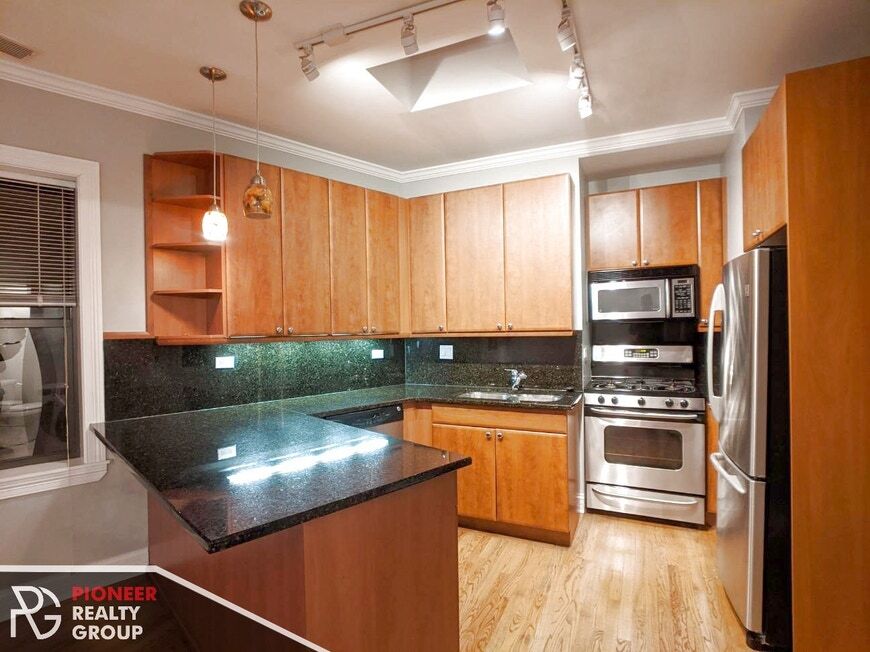 626 W Roscoe St, Unit 2 in Chicago, IL - Foto de edificio