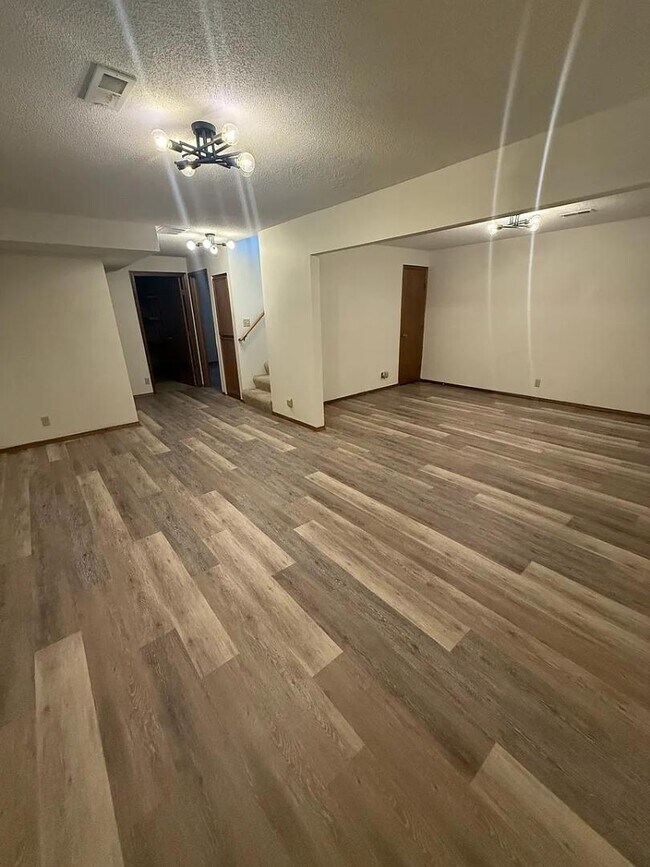 5436 S Stoneborough Ct in Wichita, KS - Building Photo - Building Photo