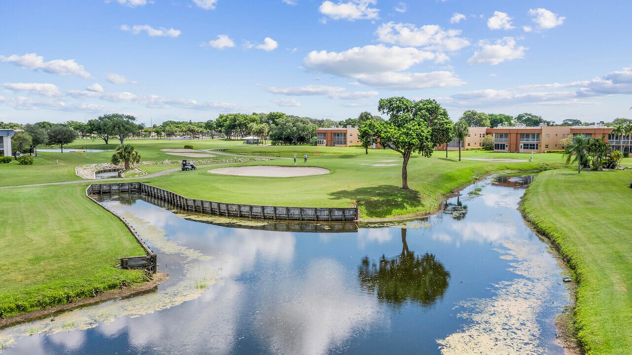 723 Flanders Dr in Delray Beach, FL - Building Photo
