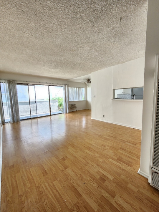 1538 N Detroit St in Los Angeles, CA - Foto de edificio