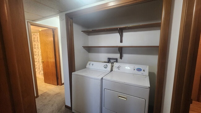 Thompson Apartments in Arlington, NE - Foto de edificio - Building Photo