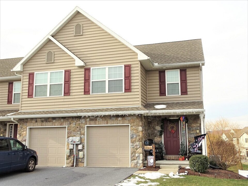 150 Mount Olive Ln in Ephrata, PA - Building Photo
