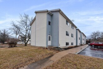 POPLAR PLACE in Olathe, KS - Building Photo - Building Photo