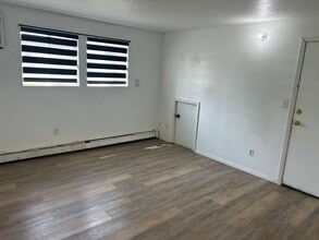 1720 E 12th St in Sioux Falls, SD - Building Photo - Building Photo