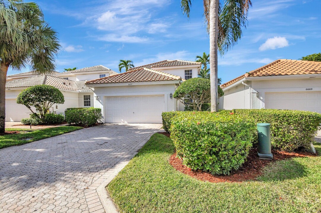 6657 NW 25th Way in Boca Raton, FL - Foto de edificio