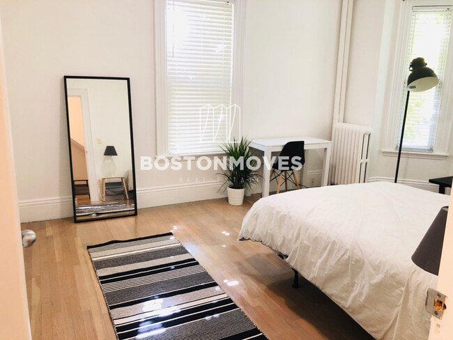 7 Imrie Rd, Unit 1st Floor