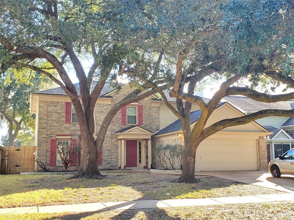 2111 Aberdeen Dr in League City, TX - Building Photo