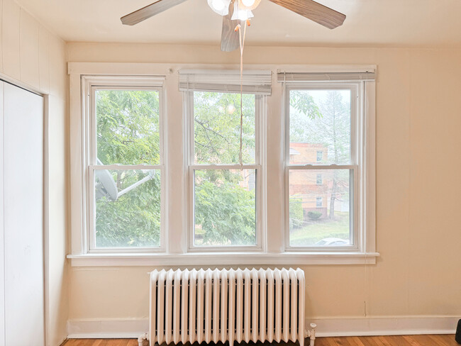 5727 Phillips Ave, Unit FL1 in Pittsburgh, PA - Foto de edificio - Building Photo