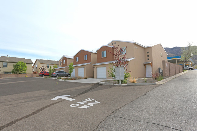 NE Menaul Blvd in Albuquerque, NM - Building Photo - Building Photo