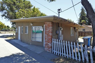 620 1st St in Gilroy, CA - Foto de edificio - Building Photo