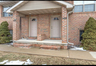 104 E River Dr in De Pere, WI - Building Photo - Building Photo