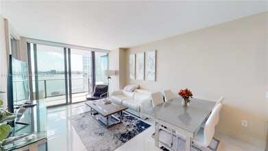 650 NE 32nd St, Unit 2005 in Miami, FL - Building Photo - Building Photo