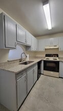 726 Eglin Pkwy in Fort Walton Beach, FL - Building Photo - Building Photo