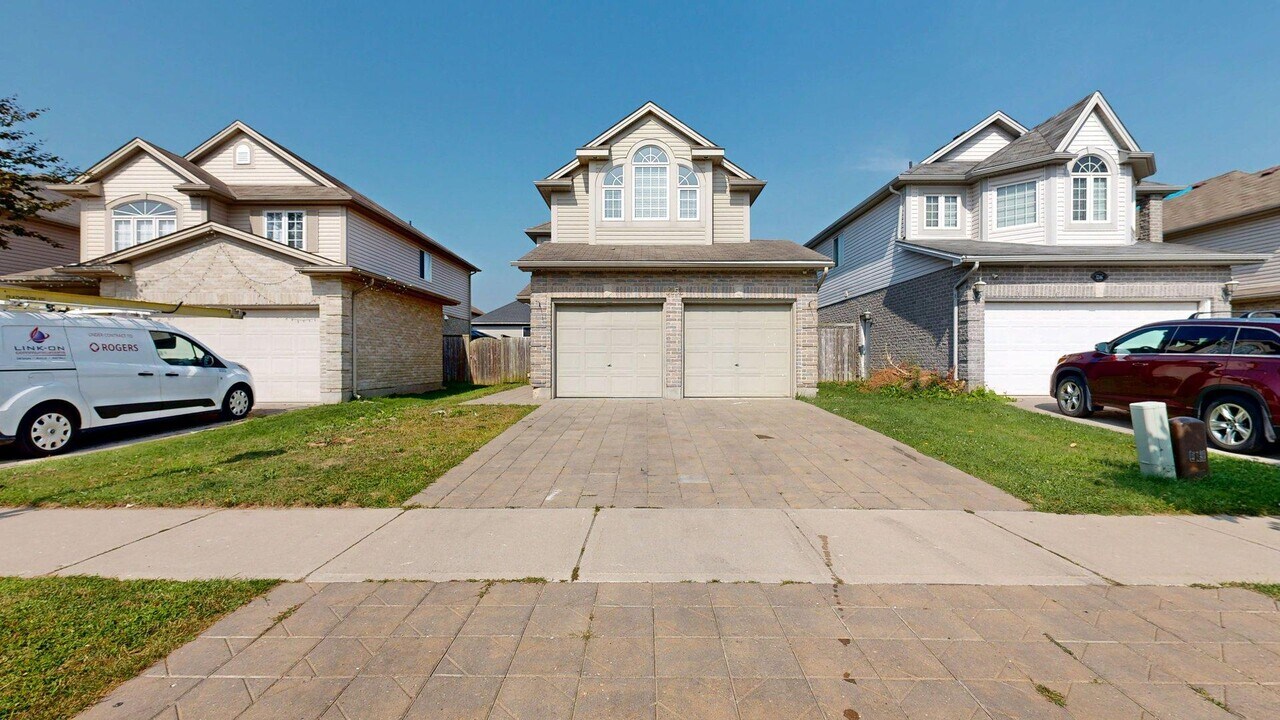 3252 Meadowgate Blvd in London, ON - Building Photo