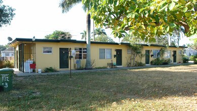 180-190 NW 9th St in Homestead, FL - Foto de edificio - Building Photo