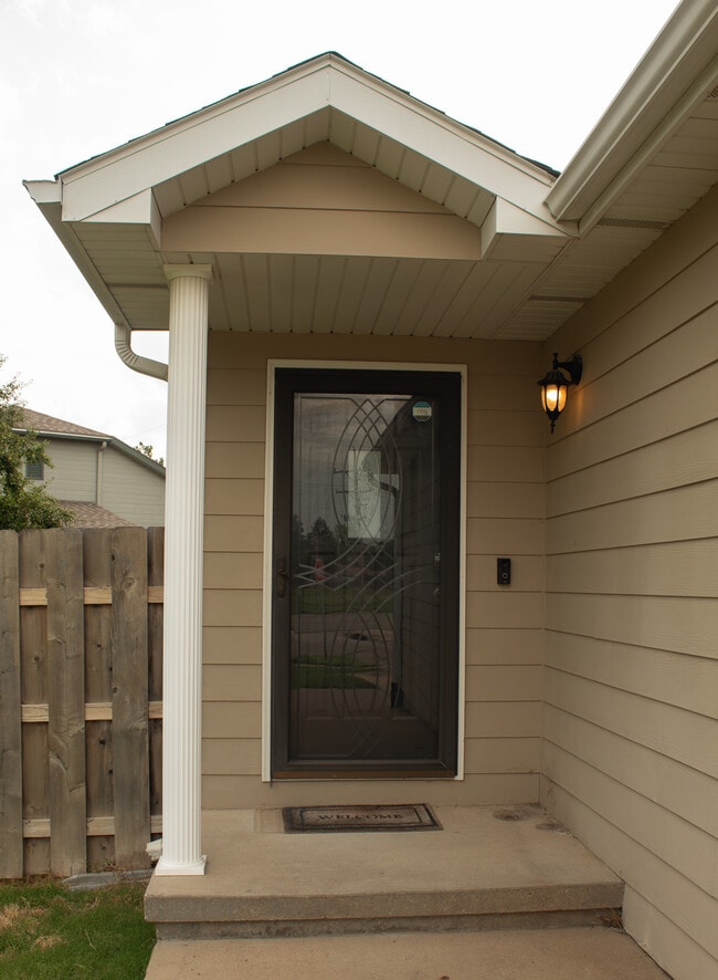 2142 Oxford Dr in Salina, KS - Building Photo - Building Photo