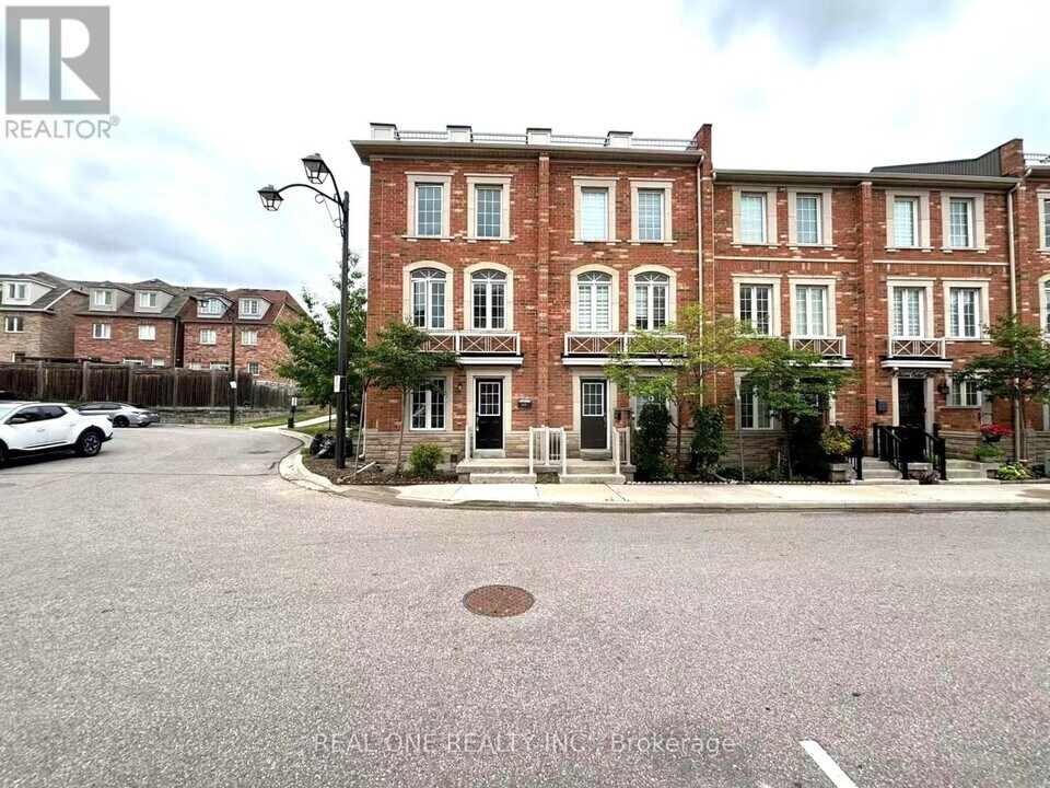 15 Adam Oates Heights in Toronto, ON - Building Photo